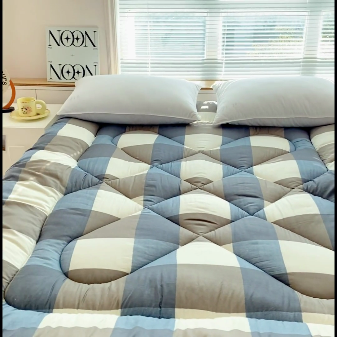 91家纺网 家纺一手货源 找家纺 缦卡琳家纺 2024新款活性生态棉大豆床垫 蓝大格