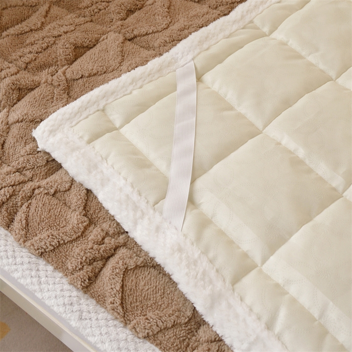 91家纺网 家纺一手货源 找家纺 凌云家纺 2025新款A类牛奶绒塔芙蓉可机洗可折叠床垫床褥 卡其