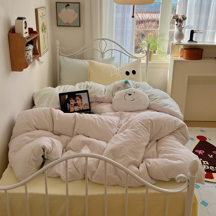 91家纺网 家纺一手货源 找家纺 桃子 2024新款ins色织水洗棉大眼毛巾绣奶油格子少女撞色纯棉系列四件套 水洗棉-奶油紫绿黄