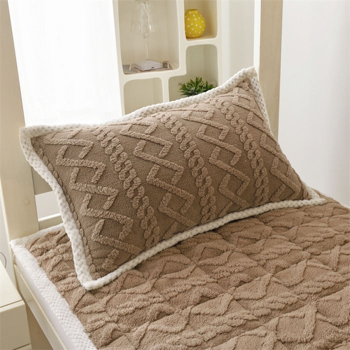 91家纺网 家纺一手货源 找家纺 凌云家纺 2025新款A类牛奶绒塔芙蓉可机洗可折叠床垫床褥 卡其