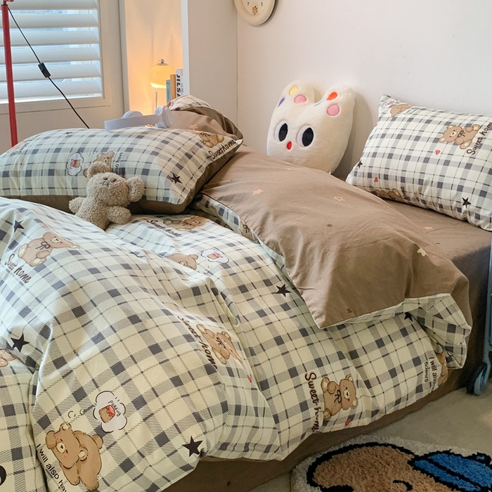 91家纺网 家纺一手货源 找家纺 昔可家纺 2023新款12月卡通全棉四件套 格纹小棕熊