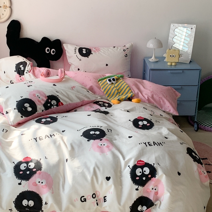 91家纺网 家纺一手货源 找家纺 昔可家纺 2024新款潮趣卡通系列全棉四件套 黑粉煤球