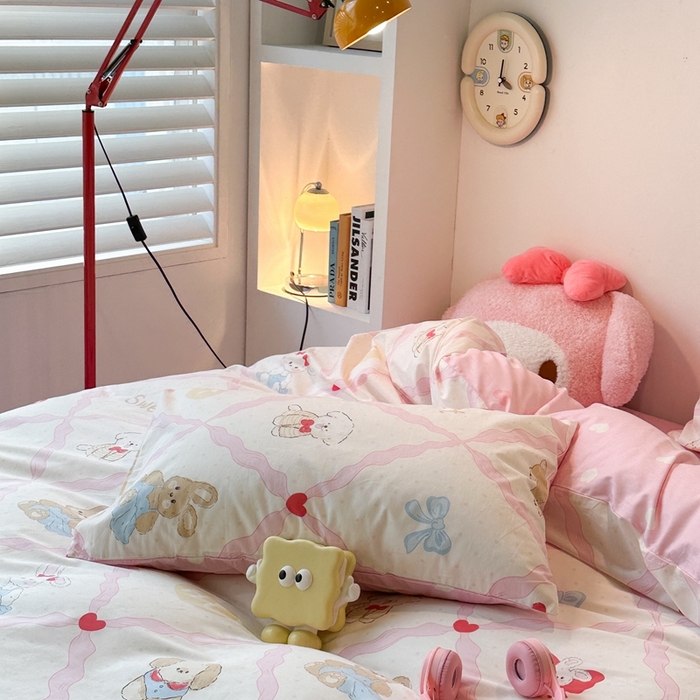 91家纺网 家纺一手货源 找家纺 昔可家纺 2024新款小清新系列全棉四件套 粉菱格小萌物