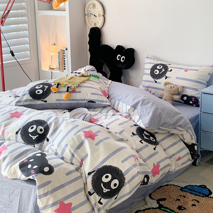 91家纺网 家纺一手货源 找家纺 昔可家纺 2024新款潮趣卡通系列全棉四件套 蓝条小黑球