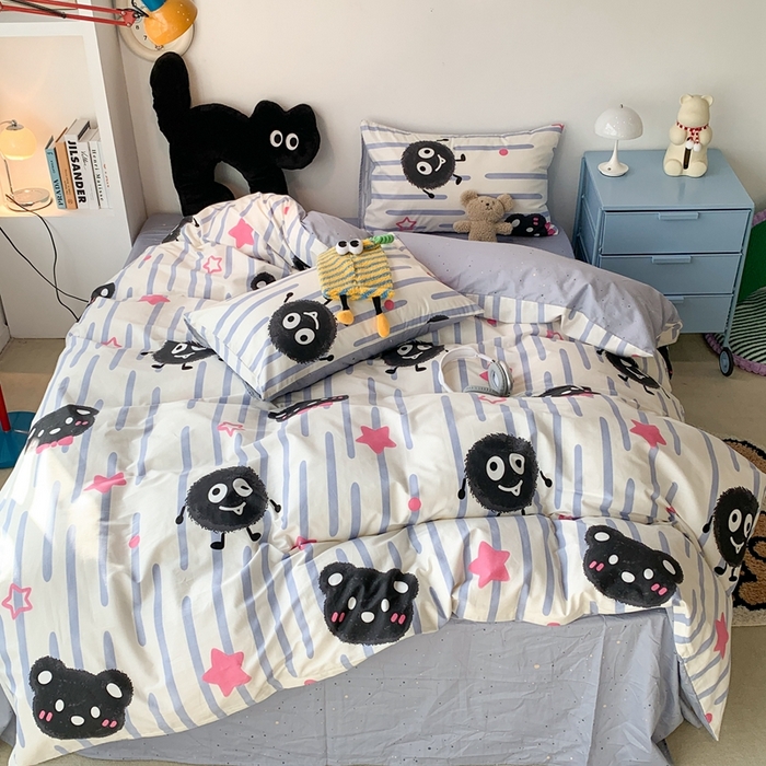 91家纺网 家纺一手货源 找家纺 昔可家纺 2024新款潮趣卡通系列全棉四件套 蓝条小黑球