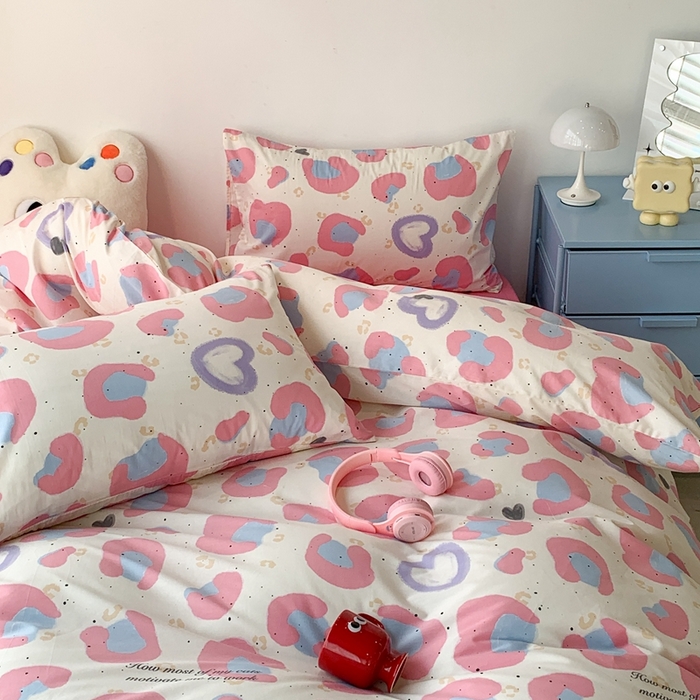 91家纺网 家纺一手货源 找家纺 昔可家纺 2024新款简约风全棉四件套 爱心粉豹纹