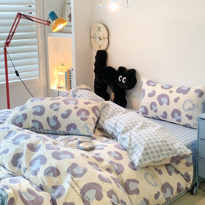 91家纺网 家纺一手货源 找家纺 昔可家纺 2024新款简约风全棉四件套 爱心蓝豹纹