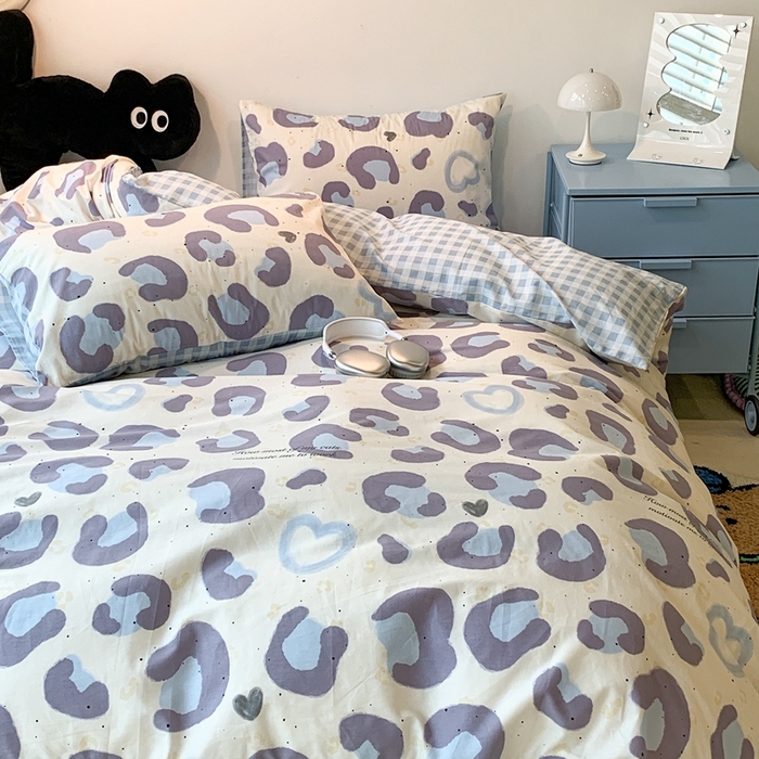 91家纺网 家纺一手货源 找家纺 昔可家纺 2024新款简约风全棉四件套 爱心蓝豹纹