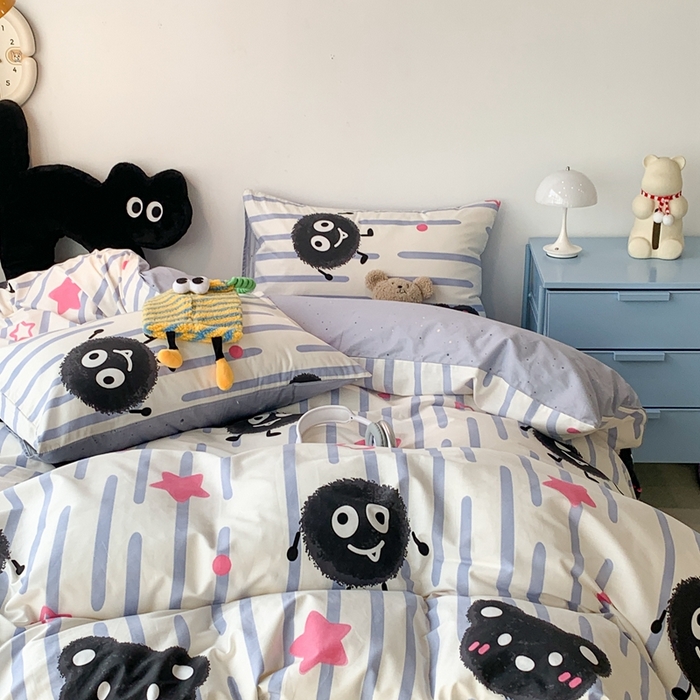 91家纺网 家纺一手货源 找家纺 昔可家纺 2024新款潮趣卡通系列全棉四件套 蓝条小黑球