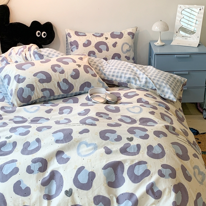 91家纺网 家纺一手货源 找家纺 昔可家纺 2024新款简约风全棉四件套 爱心蓝豹纹