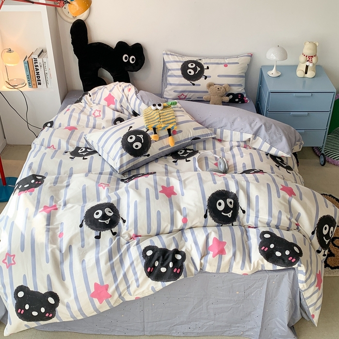 91家纺网 家纺一手货源 找家纺 昔可家纺 2024新款潮趣卡通系列全棉四件套 蓝条小黑球