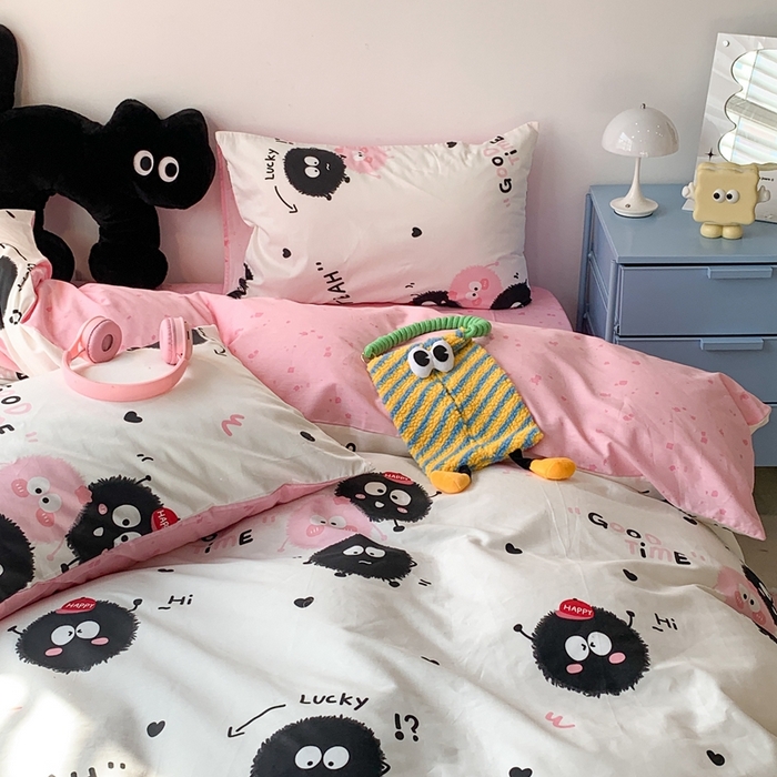 91家纺网 家纺一手货源 找家纺 昔可家纺 2024新款潮趣卡通系列全棉四件套 黑粉煤球