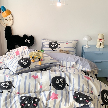 91家纺网 家纺一手货源 找家纺 昔可家纺 2024新款潮趣卡通系列全棉四件套 蓝条小黑球