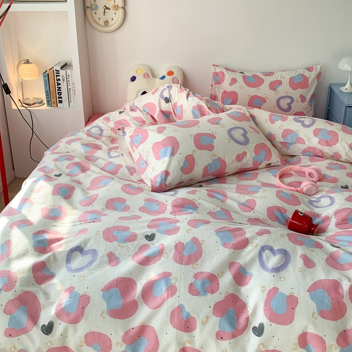 91家纺网 家纺一手货源 找家纺 昔可家纺 2024新款简约风全棉四件套 爱心粉豹纹