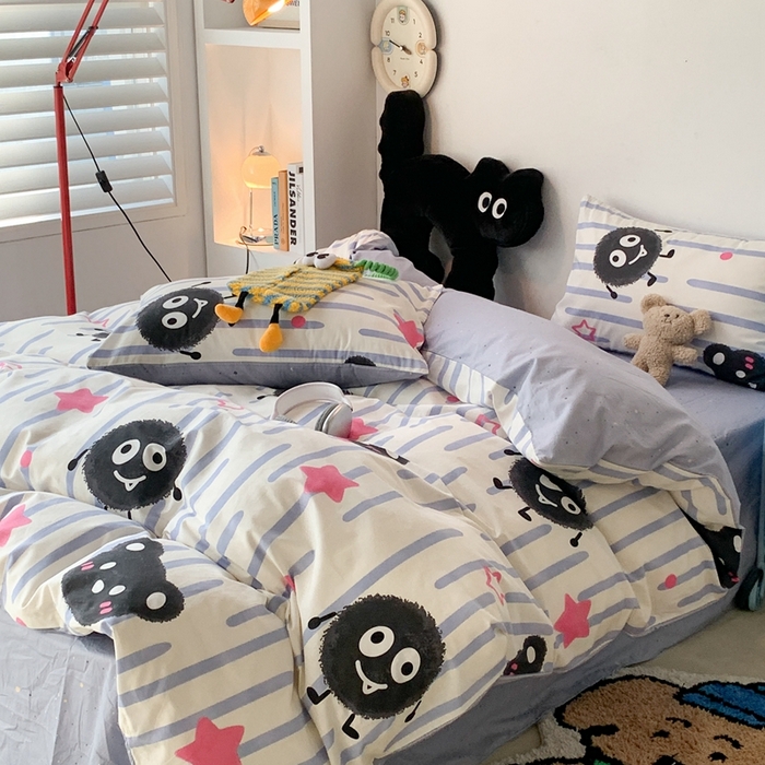 91家纺网 家纺一手货源 找家纺 昔可家纺 2024新款潮趣卡通系列全棉四件套 蓝条小黑球