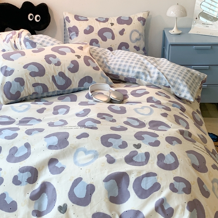 91家纺网 家纺一手货源 找家纺 昔可家纺 2024新款简约风全棉四件套 爱心蓝豹纹