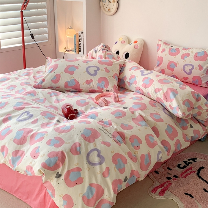 91家纺网 家纺一手货源 找家纺 昔可家纺 2024新款简约风全棉四件套 爱心粉豹纹