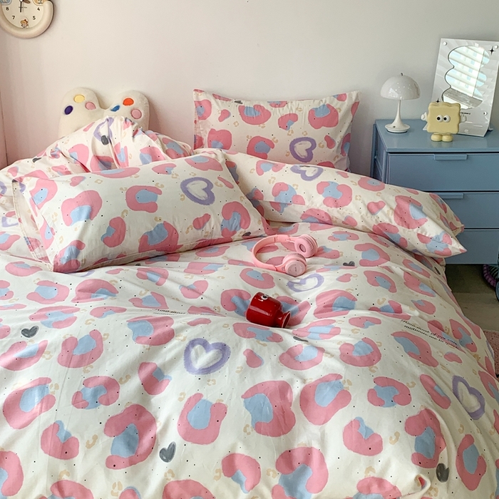 91家纺网 家纺一手货源 找家纺 昔可家纺 2024新款简约风全棉四件套 爱心粉豹纹