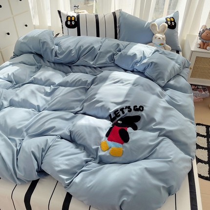 91家纺网 家纺一手货源 找家纺 尤米 2024新款ins博主风系列毛巾绣四件套 小黑兔-蓝