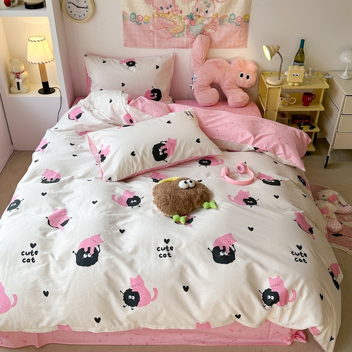 91家纺网 家纺一手货源 找家纺 昔可家纺 2024新款潮趣卡通系列全棉四件套 煤球猫猫