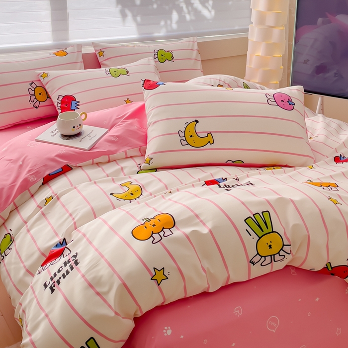 91家纺网 家纺一手货源 找家纺 金丝鸟 2024新款全棉四件套可爱卡通系列四件套 果蔬乐园粉
