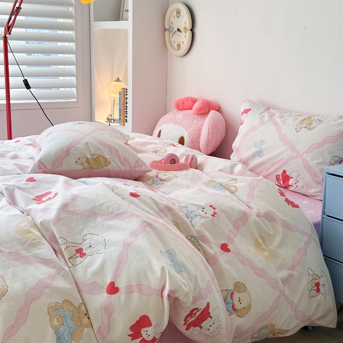 91家纺网 家纺一手货源 找家纺 昔可家纺 2024新款小清新系列全棉四件套 粉菱格小萌物