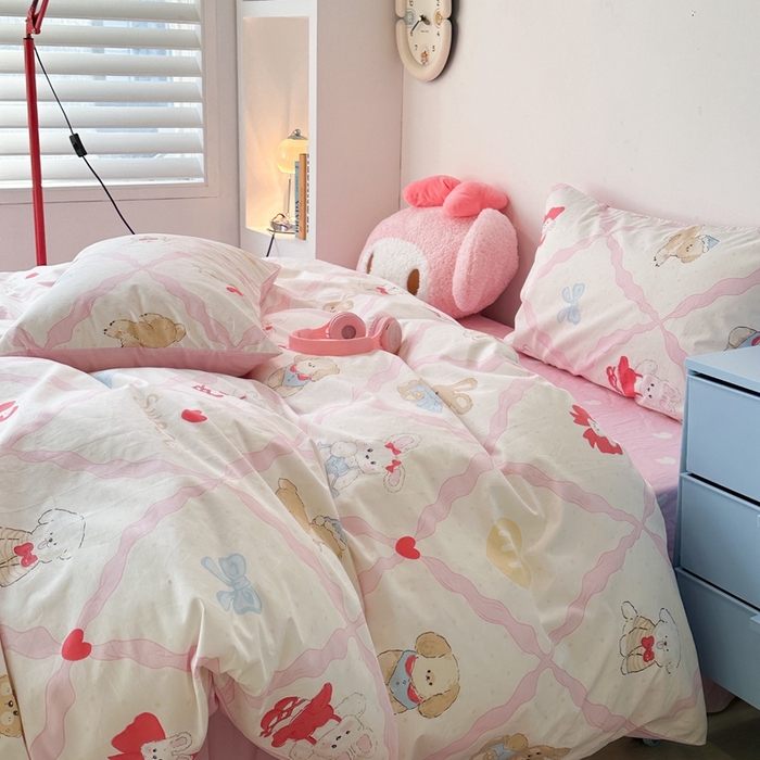 91家纺网 家纺一手货源 找家纺 昔可家纺 2024新款小清新系列全棉四件套 粉菱格小萌物