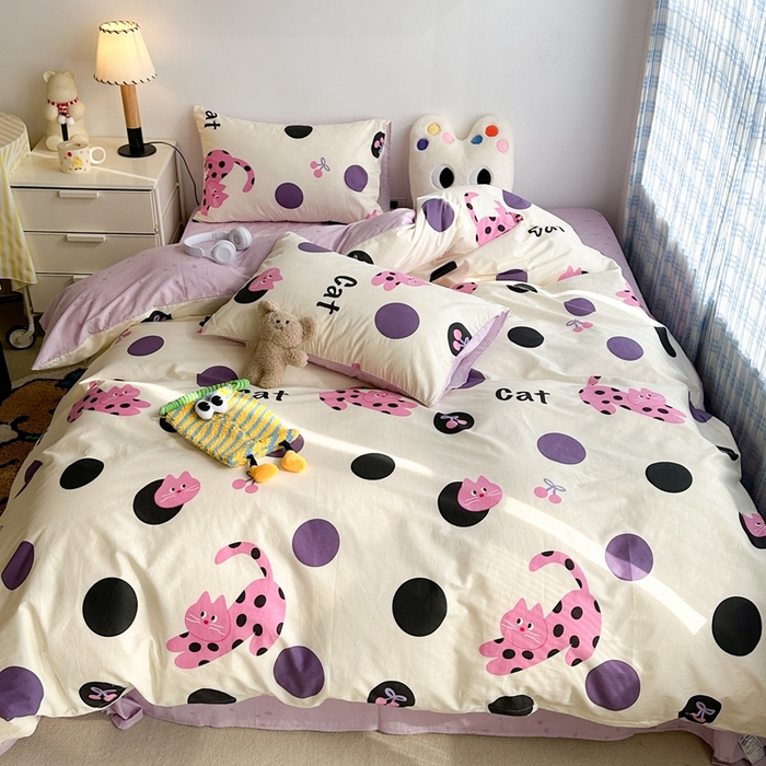 91家纺网 家纺一手货源 找家纺 昔可家纺 2024新款潮趣卡通系列全棉四件套 紫波点猫猫