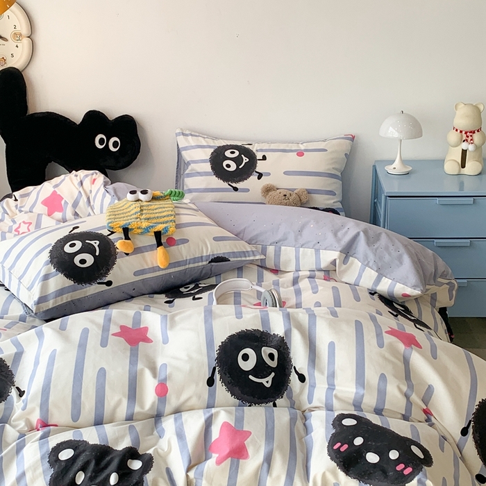 91家纺网 家纺一手货源 找家纺 昔可家纺 2024新款潮趣卡通系列全棉四件套 蓝条小黑球