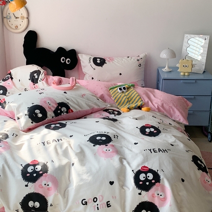 91家纺网 家纺一手货源 找家纺 昔可家纺 2024新款潮趣卡通系列全棉四件套 黑粉煤球