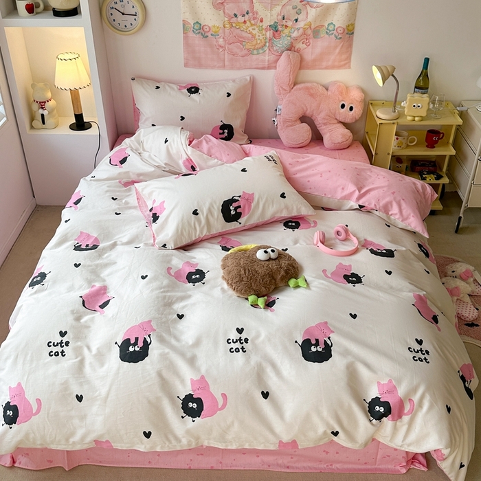 91家纺网 家纺一手货源 找家纺 昔可家纺 2024新款潮趣卡通系列全棉四件套 煤球猫猫