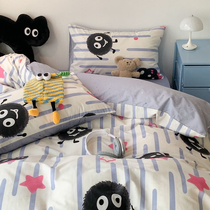 91家纺网 家纺一手货源 找家纺 昔可家纺 2024新款潮趣卡通系列全棉四件套 蓝条小黑球