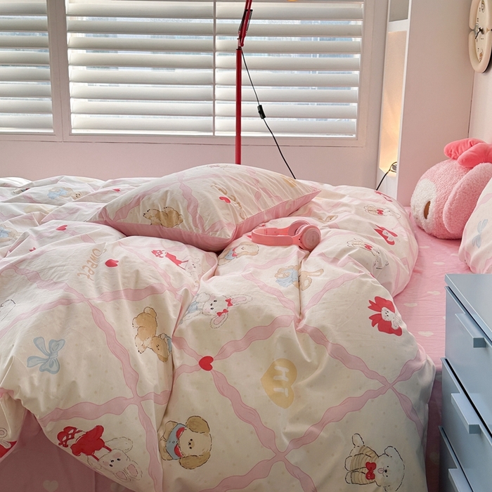 91家纺网 家纺一手货源 找家纺 昔可家纺 2024新款小清新系列全棉四件套 粉菱格小萌物