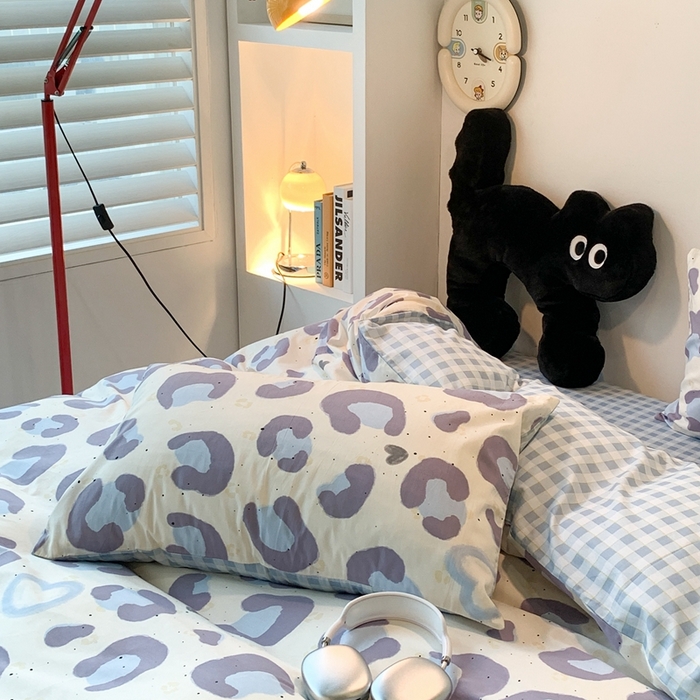 91家纺网 家纺一手货源 找家纺 昔可家纺 2024新款简约风全棉四件套 爱心蓝豹纹