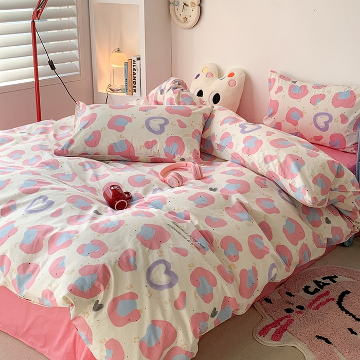 91家纺网 家纺一手货源 找家纺 昔可家纺 2024新款简约风全棉四件套 爱心粉豹纹