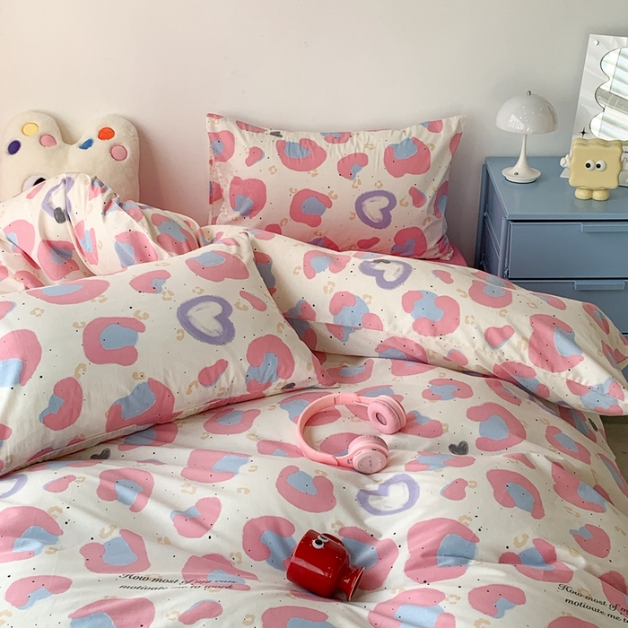 91家纺网 家纺一手货源 找家纺 昔可家纺 2024新款简约风全棉四件套 爱心粉豹纹