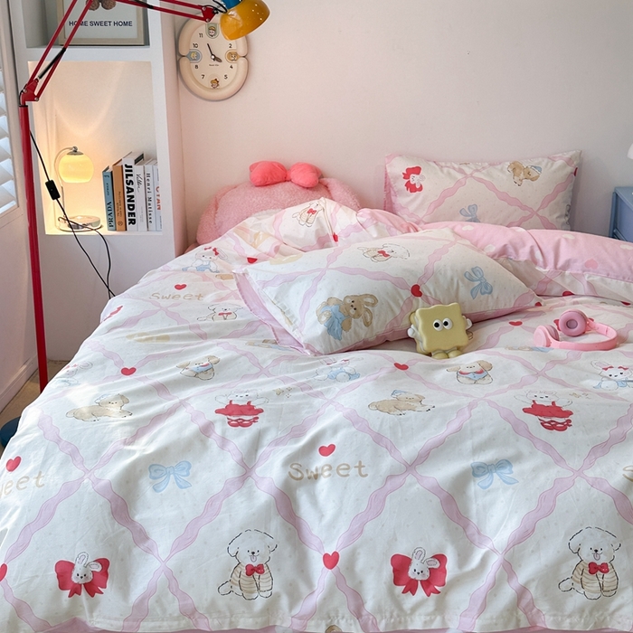 91家纺网 家纺一手货源 找家纺 昔可家纺 2024新款小清新系列全棉四件套 粉菱格小萌物