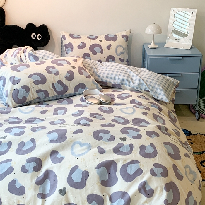 91家纺网 家纺一手货源 找家纺 昔可家纺 2024新款简约风全棉四件套 爱心蓝豹纹