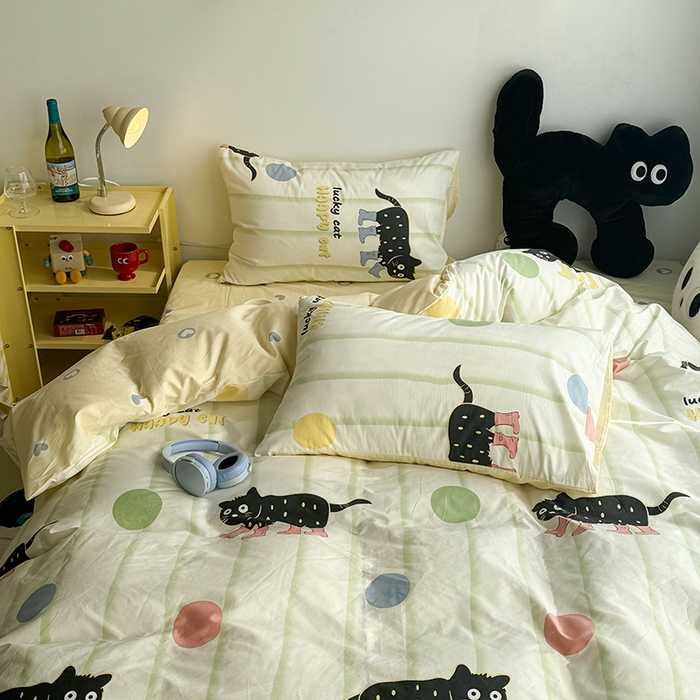 91家纺网 家纺一手货源 找家纺 昔可家纺 2024新款全棉萌趣卡通印花系列四件套 彩波点小黑猫