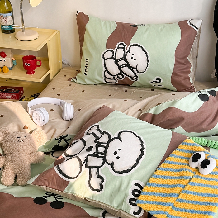 91家纺网 家纺一手货源 找家纺 昔可家纺 2024新款全棉萌趣卡通印花系列四件套 黑樱桃狗狗