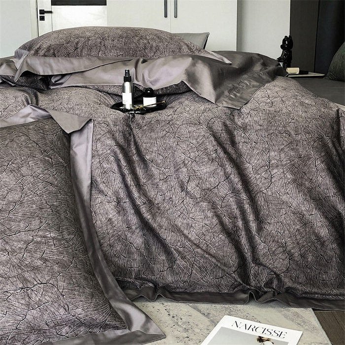 91家纺网 家纺一手货源 找家纺 鹿班家居 2024新款100支长绒棉数码印花四件套-劳拉（标准会员-20 ） 劳拉-云灰色