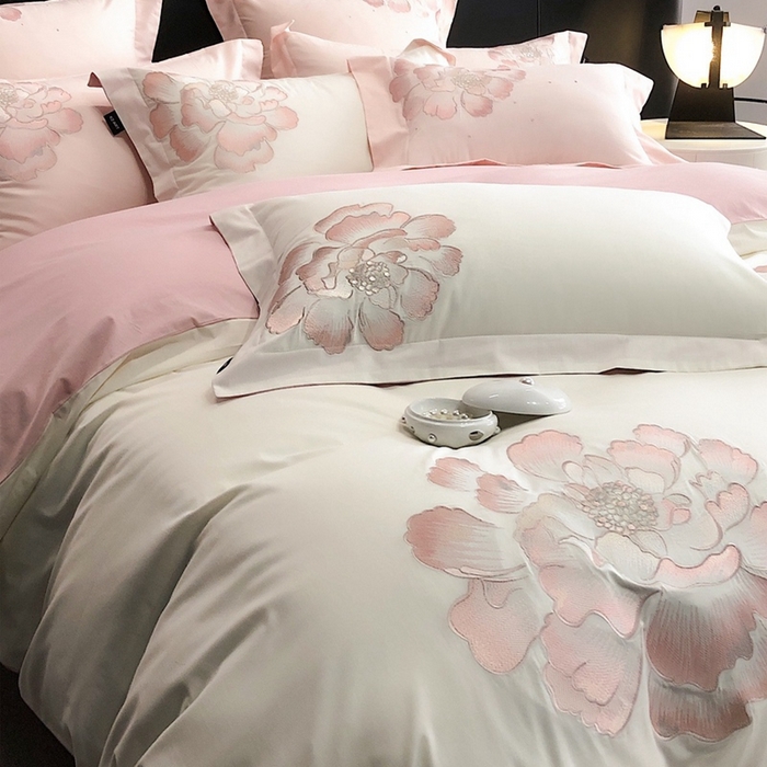 91家纺网 家纺一手货源 找家纺 卡姿家纺 2024春夏新款全棉优雅刺绣四件套-维蜜 维蜜白