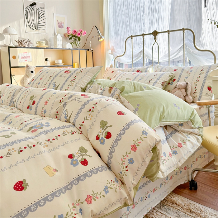 91家纺网 家纺一手货源 找家纺 名兮家居 2024新款卡通风系列全棉四件套 草莓兔兔
