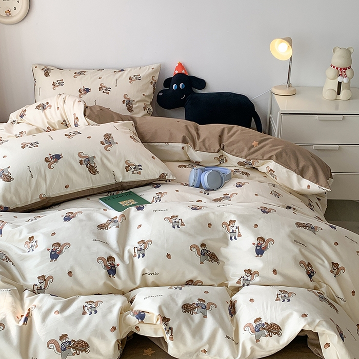 91家纺网 家纺一手货源 找家纺 昔可家纺 2024新款全棉萌趣卡通印花系列四件套 松果小松鼠