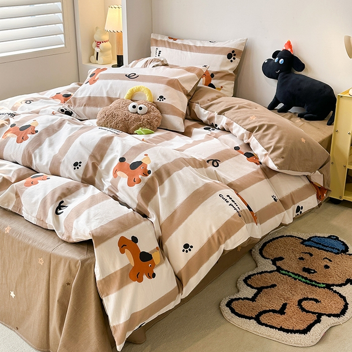 91家纺网 家纺一手货源 找家纺 昔可家纺 2024新款全棉萌趣卡通印花系列四件套 咖条狗狗