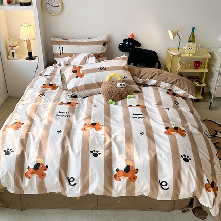 91家纺网 家纺一手货源 找家纺 昔可家纺 2024新款全棉萌趣卡通印花系列四件套 咖条狗狗