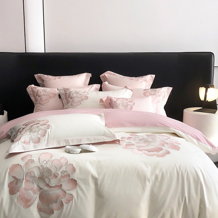 91家纺网 家纺一手货源 找家纺 卡姿家纺 2024春夏新款全棉优雅刺绣四件套-维蜜 维蜜白