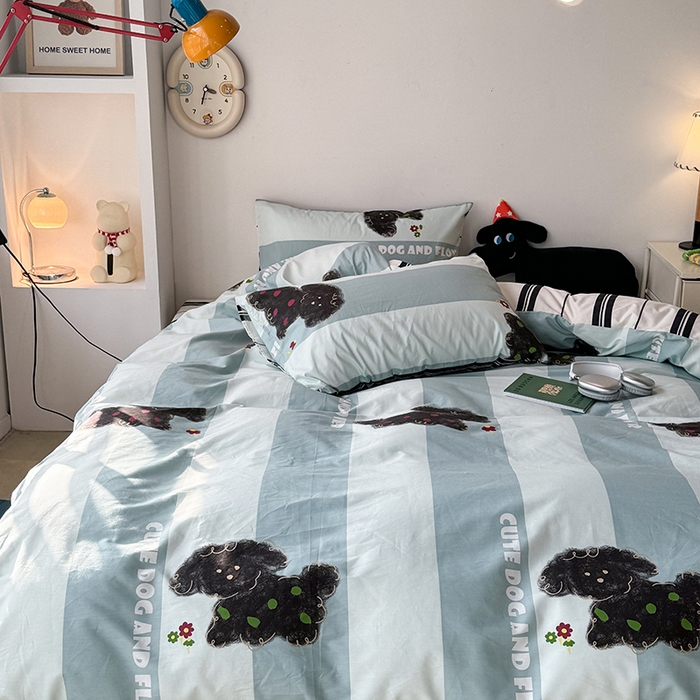 91家纺网 家纺一手货源 找家纺 昔可家纺 2024新款全棉萌趣卡通印花系列四件套 蓝条黑狗