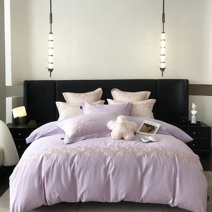 91家纺网 家纺一手货源 找家纺 卡姿家纺 2024春夏新款全棉优雅刺绣四件套-曼岛阳光 曼岛阳光紫