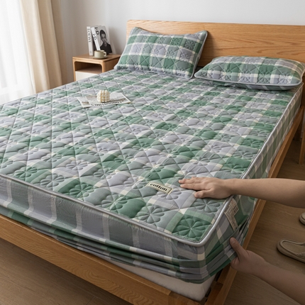 91家纺网 家纺一手货源 找家纺 芬晴家纺 2024新款纯棉色织夹棉床笠 灰格绿